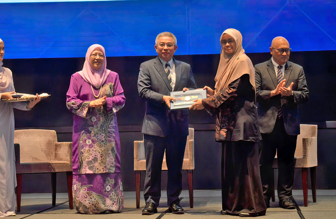 The TRSM 2022 from UPM consisted of Professor Ts Dr. Hidayah Arifin ...